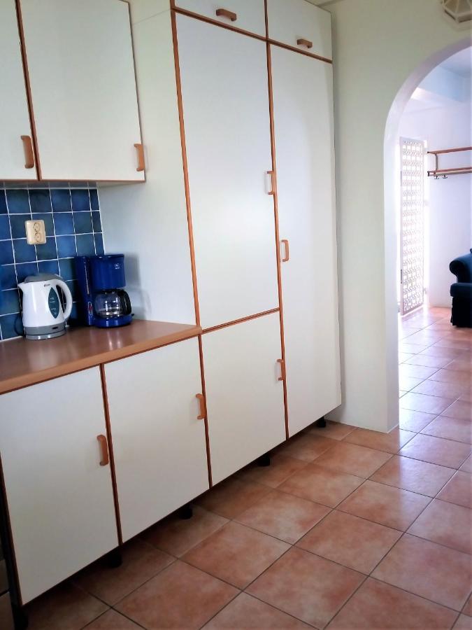 Caribbean Sea View Holiday Apartments Méro Exteriör bild