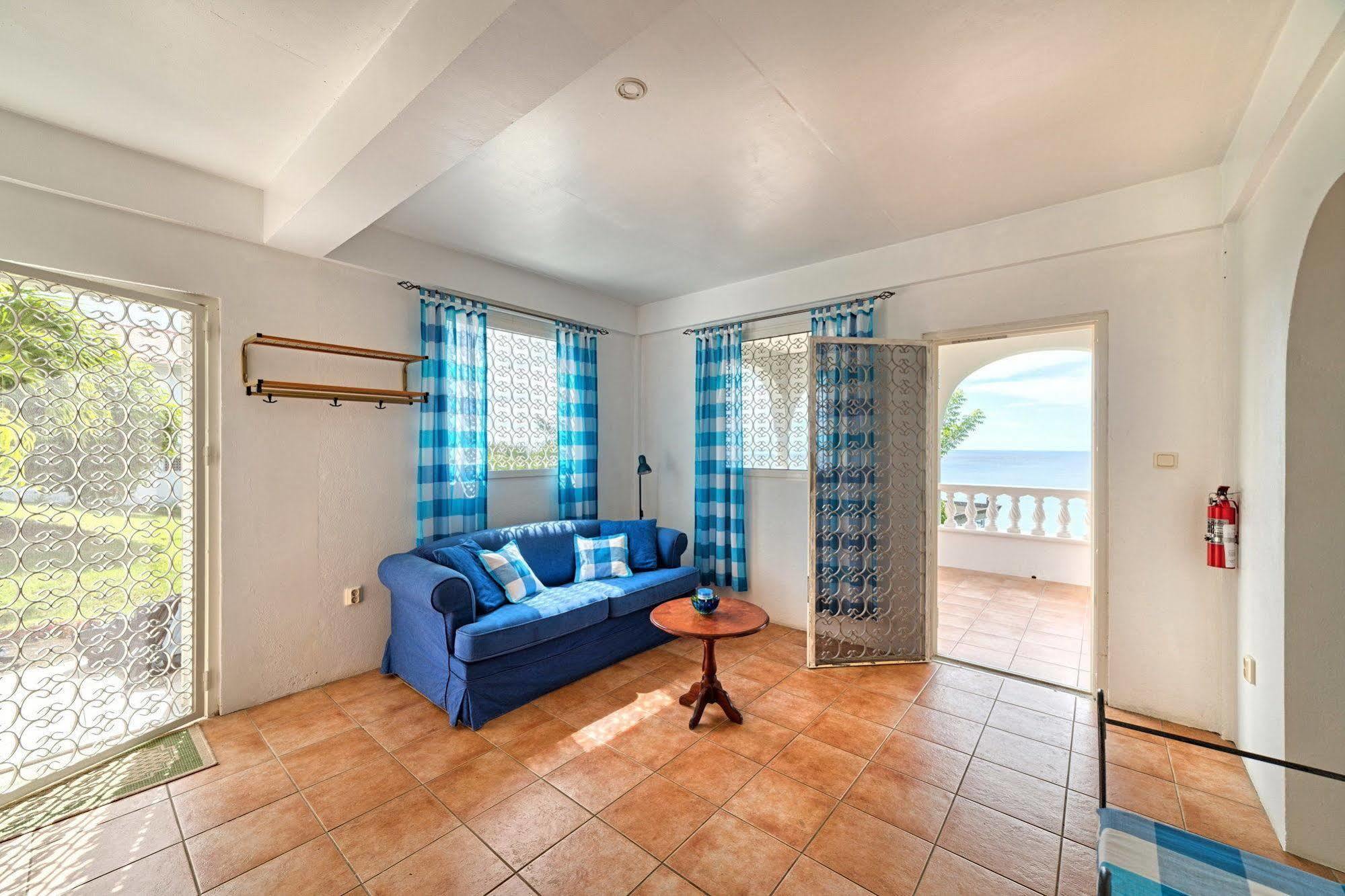 Caribbean Sea View Holiday Apartments Méro Exteriör bild