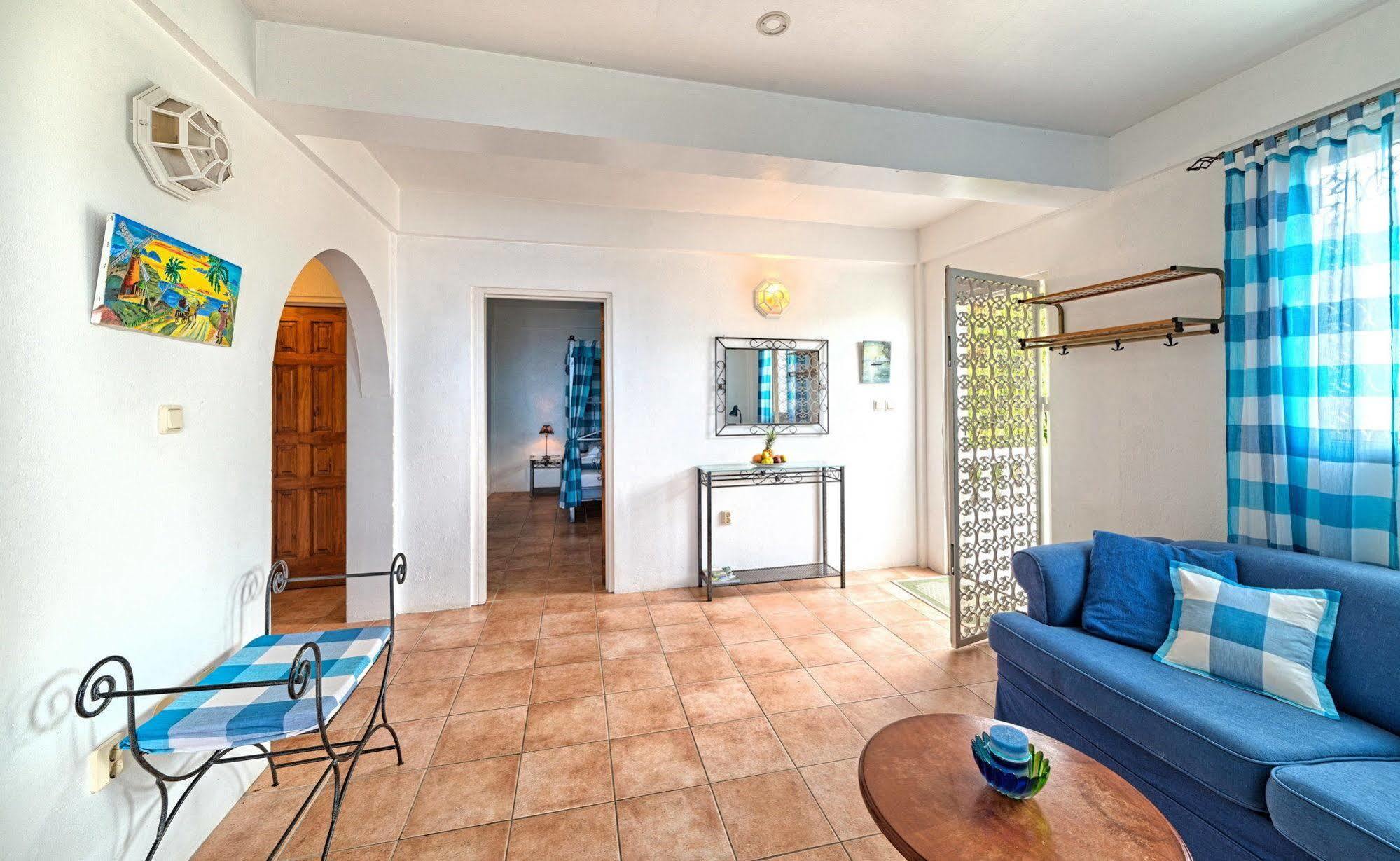 Caribbean Sea View Holiday Apartments Méro Exteriör bild