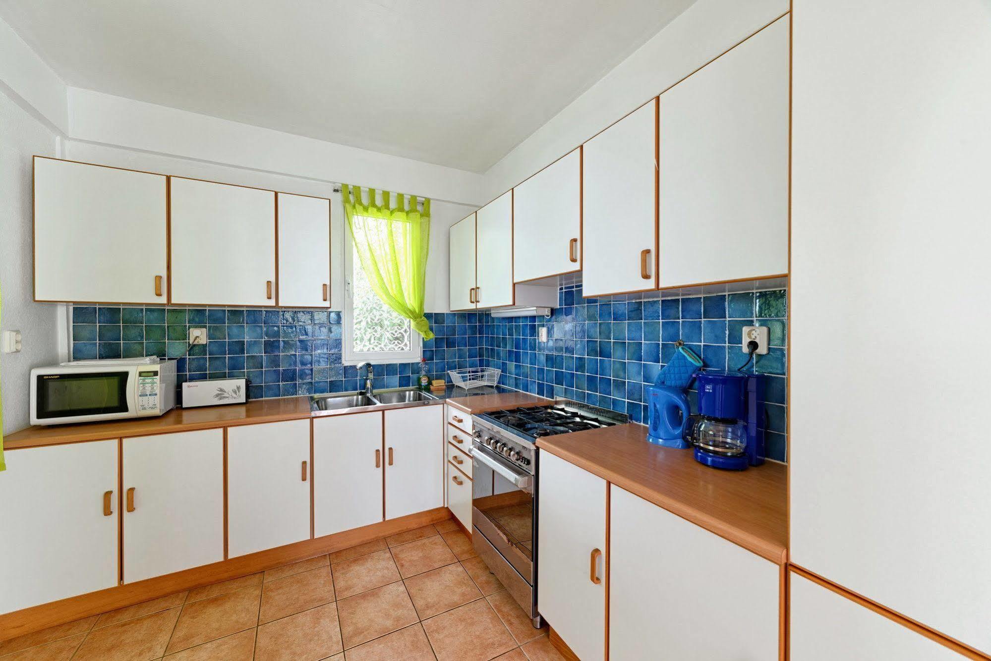 Caribbean Sea View Holiday Apartments Méro Exteriör bild