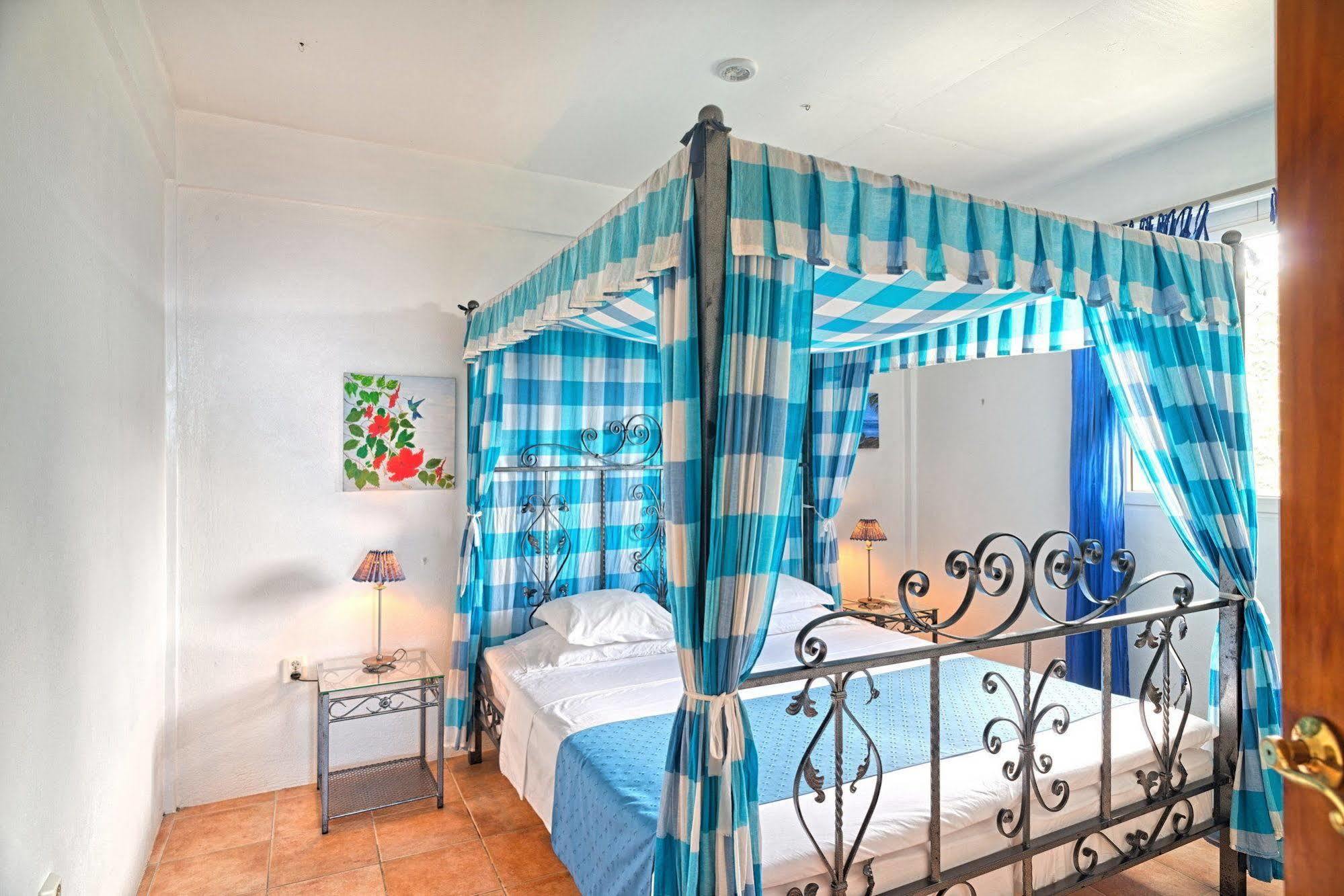 Caribbean Sea View Holiday Apartments Méro Exteriör bild